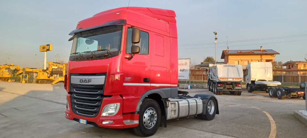 truck XF460SLH FH755LN 27732