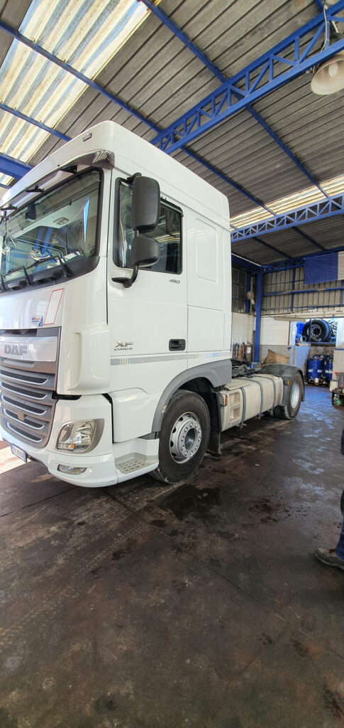 truck XF460SLH FK859SN 28924