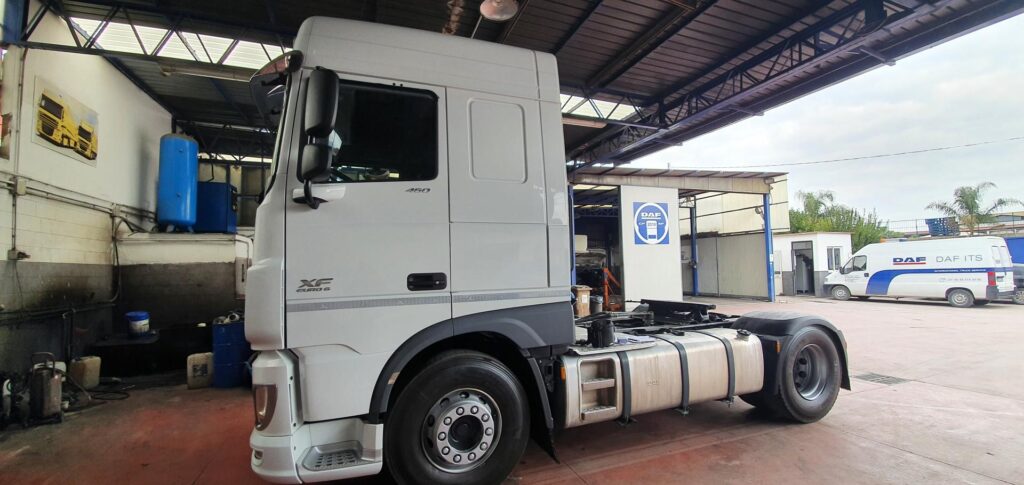 truck XF460SLH FK717SN 28981