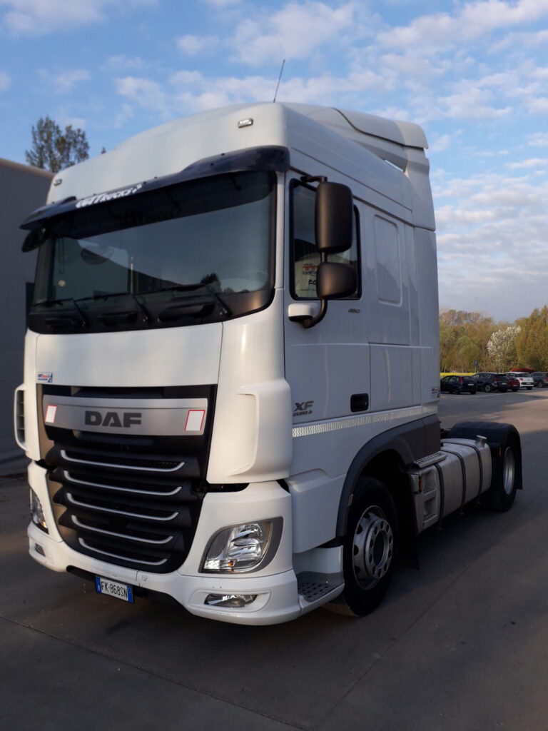 truck XF460SLH FK868SN 31798