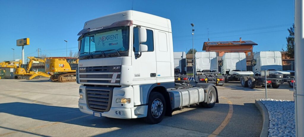 truck XF105SLH GD374HT 27259