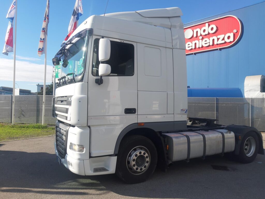 truck XF105SLH GD377HT 26706