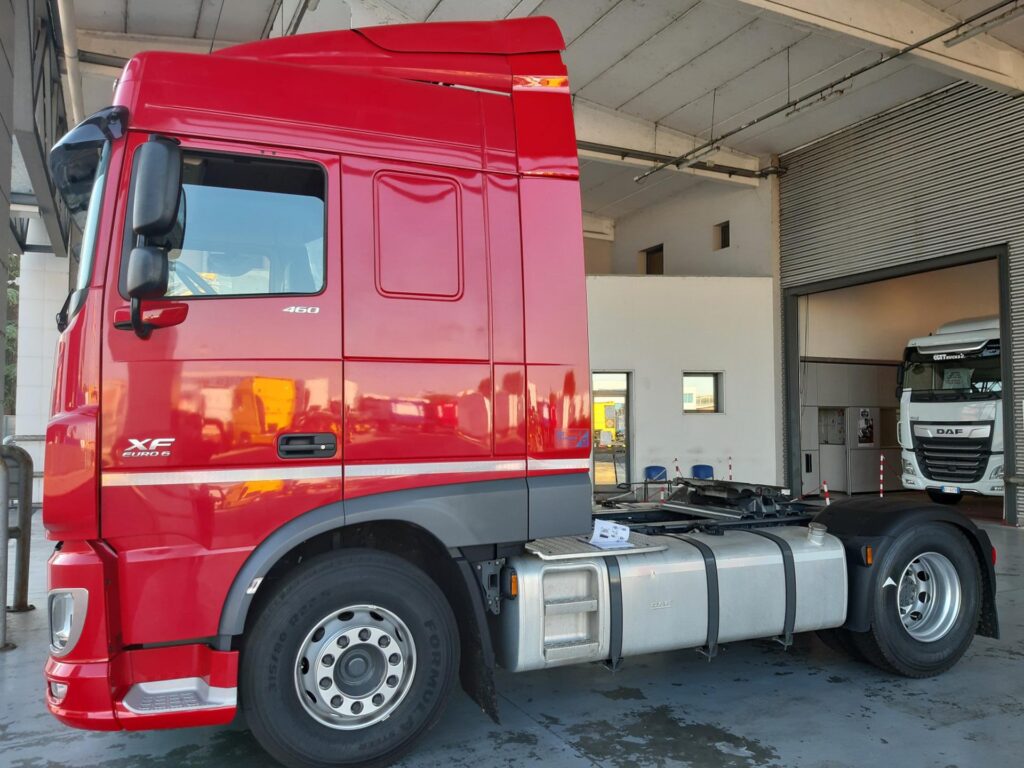 truck XF460SLH FJ174DA 27706