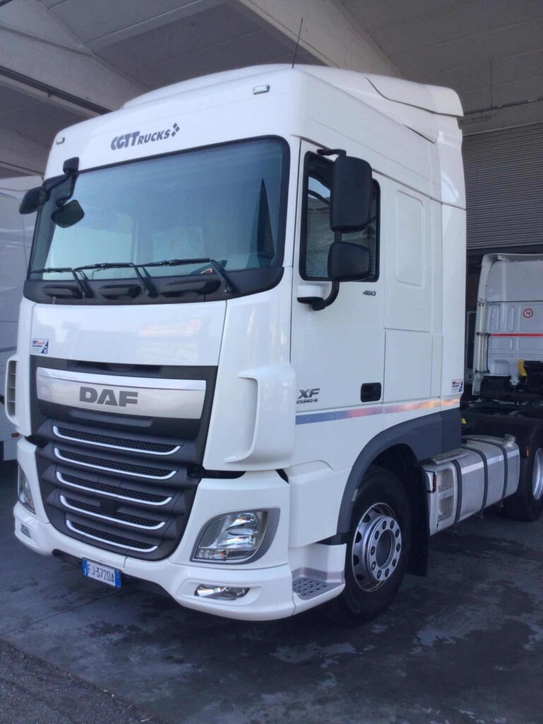 truck XF460SLH FJ372DA 37204