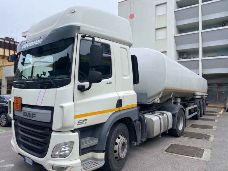 truck CF440SC FD586XH 71544