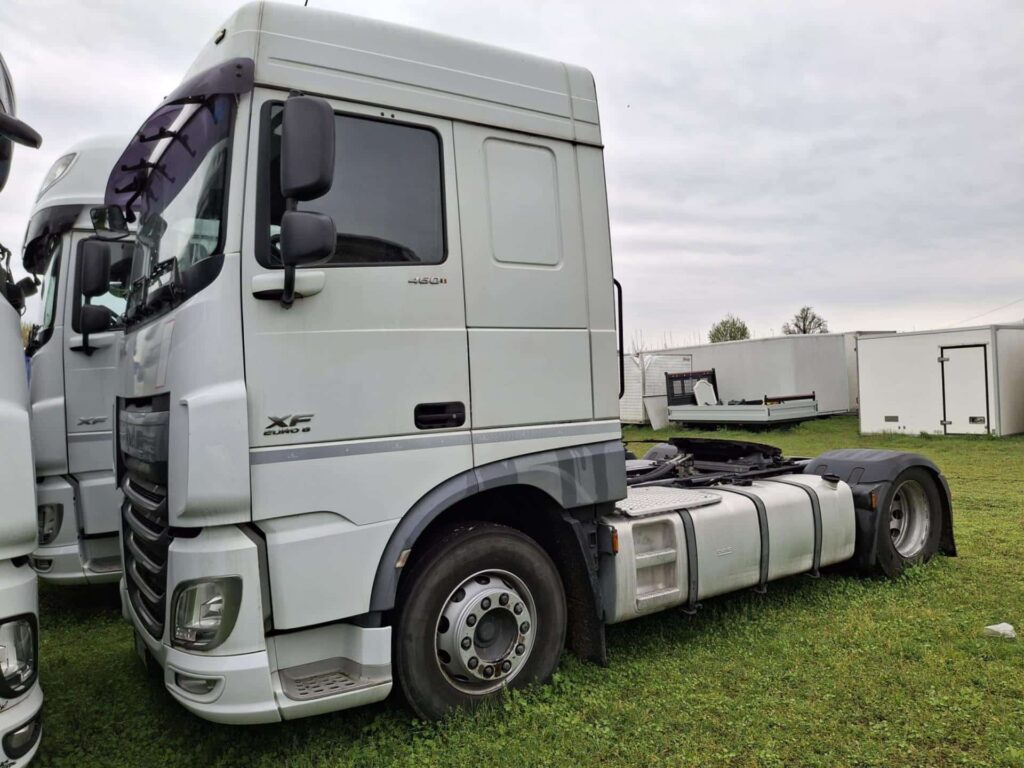 truck XF460SLH FL789RF 28888
