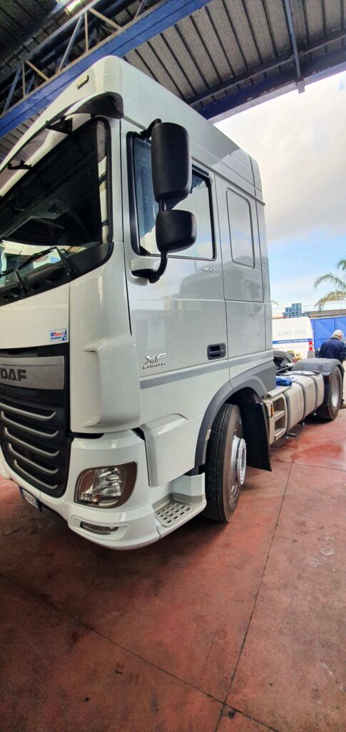 truck XF460SLH FK818SN 28936