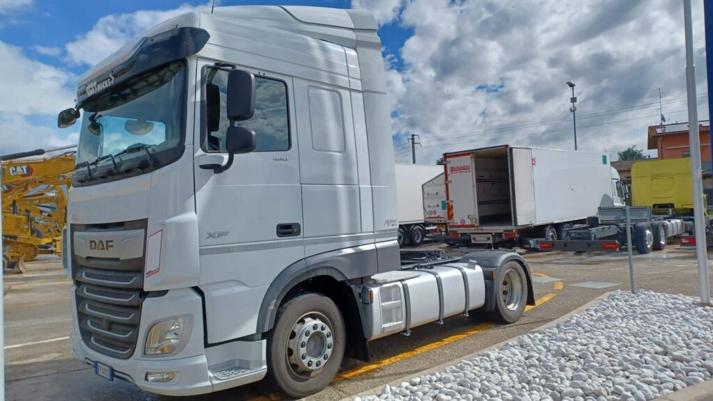truck XF480SLH FY443SE 51671