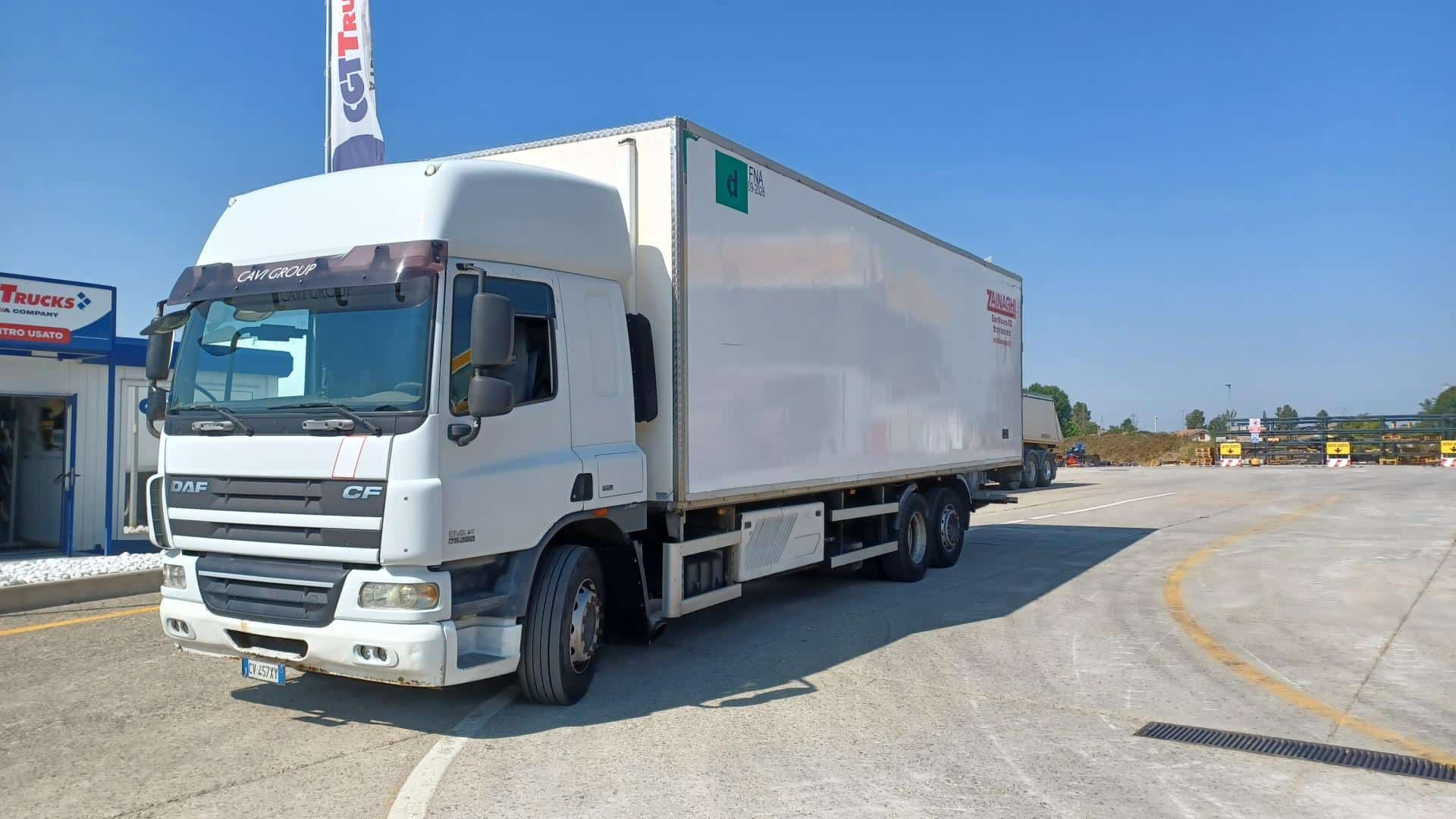 truck CF75IV-FAN 75.360 U 6x2 Space Cab CV457XY 26108