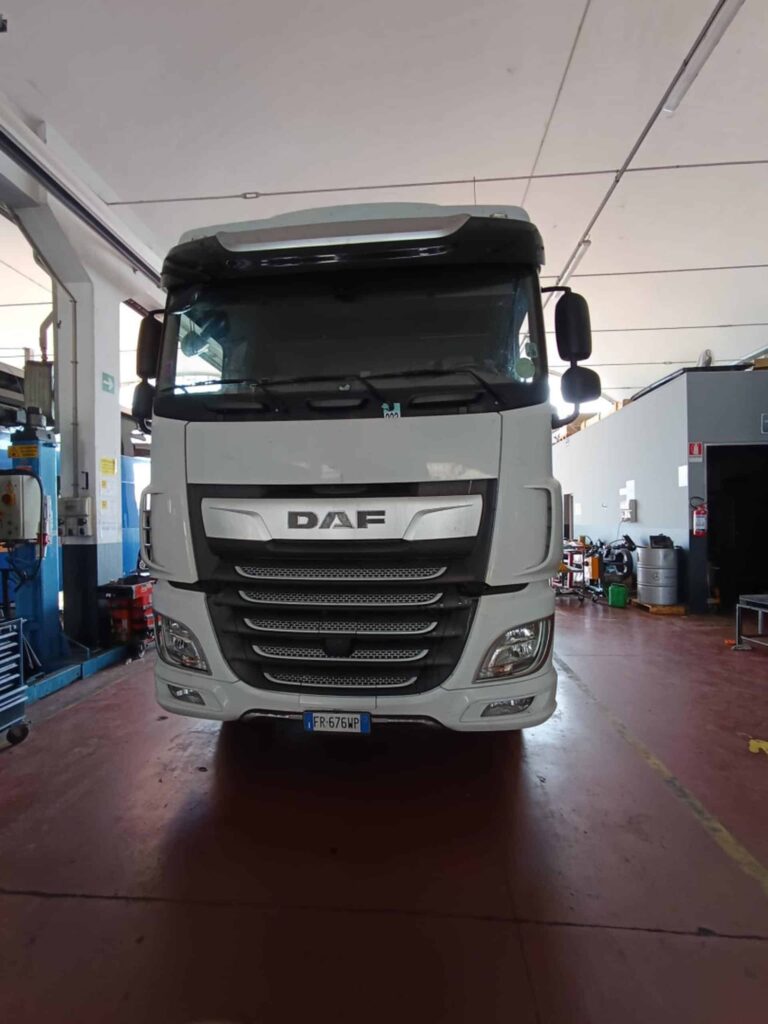 truck XF480SLH FR676WP 85132