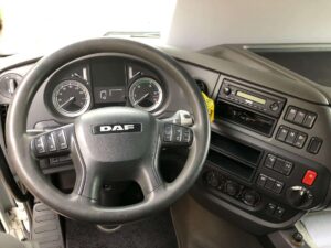 truck XF460SLH FK718SN 37555