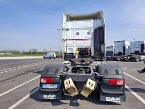 truck XF480SLH FY445SE 47408