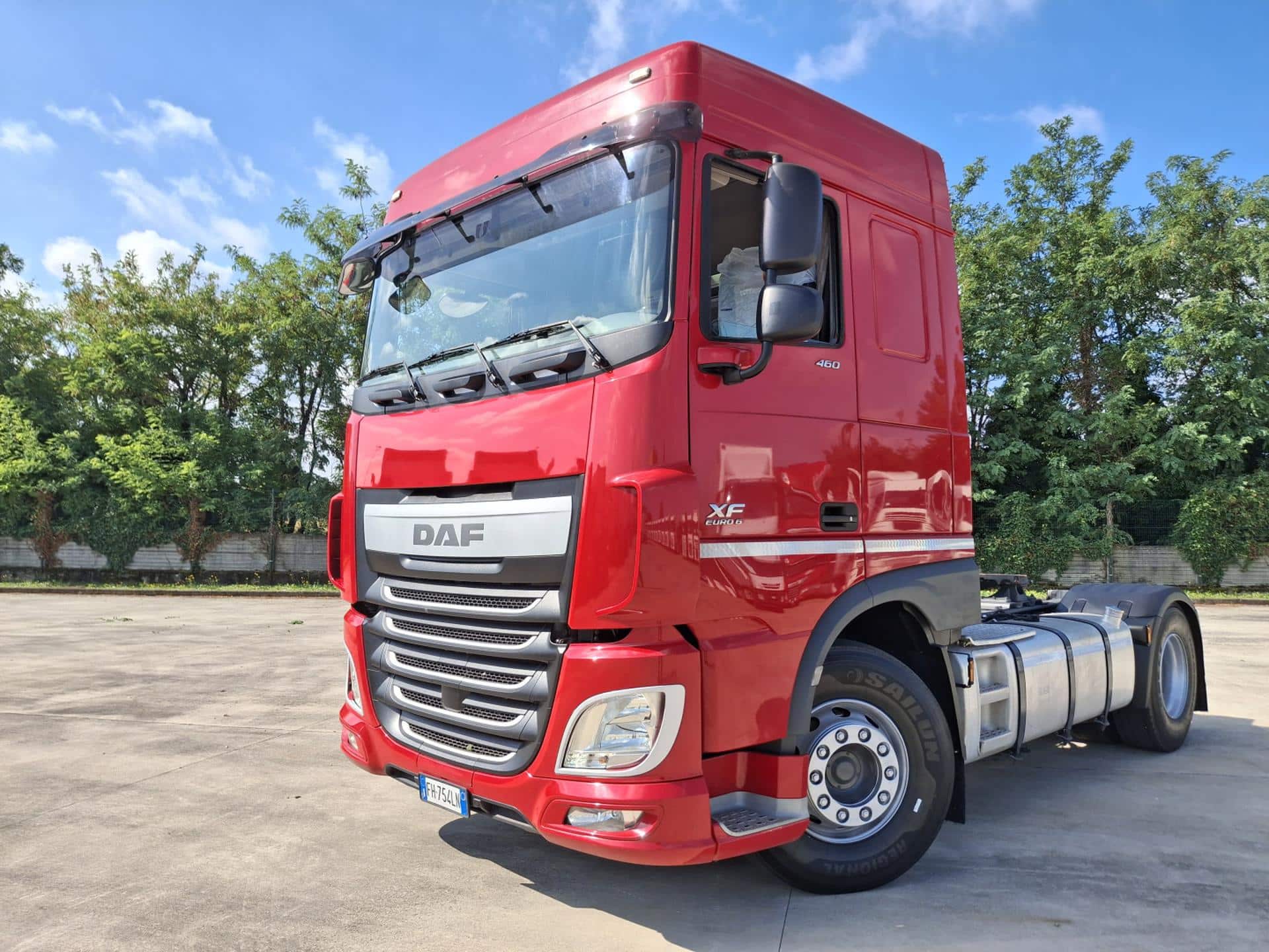 truck XF460SLH FH754LN 26108